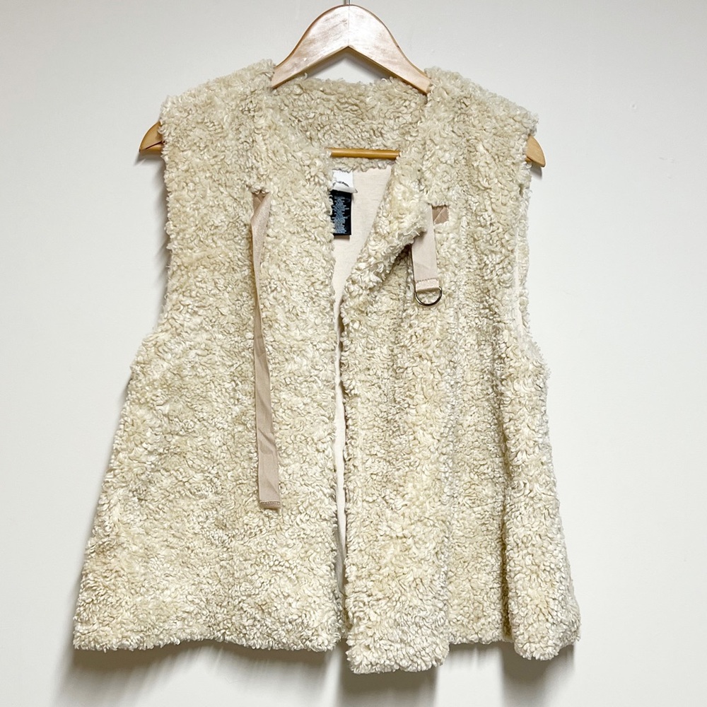 ANTHROPOLOGIE Akemi + Kin Alonna fuzzy Teddy Plush Sherpa tan Vest One Size - Picture 4 of 7